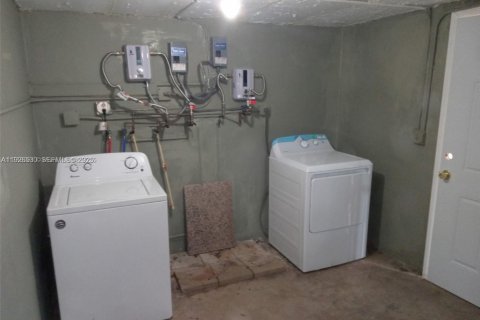 Villa ou maison à louer à North Miami Beach, Floride: 2 chambres, 165.18 m2 № 1986154 - photo 29