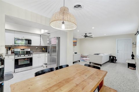 Villa ou maison à louer à North Miami Beach, Floride: 2 chambres, 165.18 m2 № 1986154 - photo 7