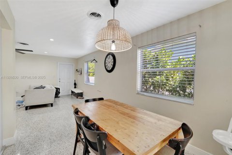 Villa ou maison à louer à North Miami Beach, Floride: 2 chambres, 165.18 m2 № 1986154 - photo 8