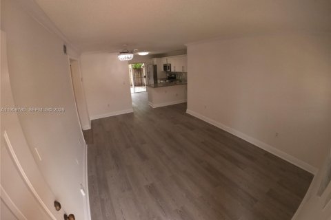 Condominio en Hialeah, Florida, 2 dormitorios  № 2025862