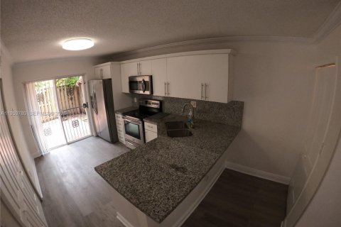 Condominio en alquiler en Hialeah, Florida, 2 dormitorios, 91.97 m2 № 2025862 - foto 10