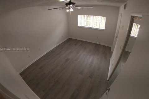Condominio en alquiler en Hialeah, Florida, 2 dormitorios, 91.97 m2 № 2025862 - foto 6
