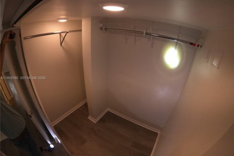 Condominio en alquiler en Hialeah, Florida, 2 dormitorios, 91.97 m2 № 2025862 - foto 12