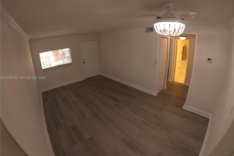 Condominio en alquiler en Hialeah, Florida, 2 dormitorios, 91.97 m2 № 2025862 - foto 9