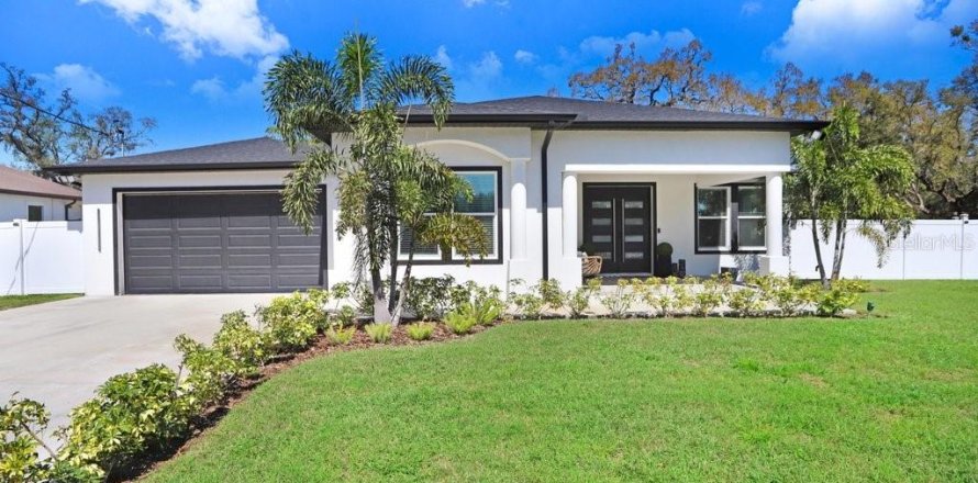 House in Tampa, Florida 5 bedrooms, 234.95 sq.m. № 1514760