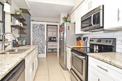 Villa ou maison à vendre à Belle Isle, Floride: 3 chambres, 150.13 m2 № 2296588 - photo 17