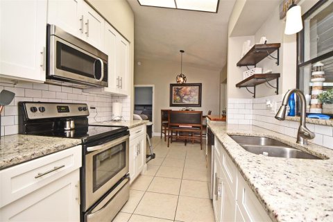 Villa ou maison à vendre à Belle Isle, Floride: 3 chambres, 150.13 m2 № 2296588 - photo 19