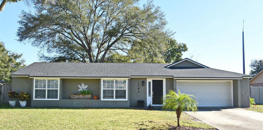 Villa ou maison à Belle Isle, Floride 3 chambres, 150.13 m2 № 2296588