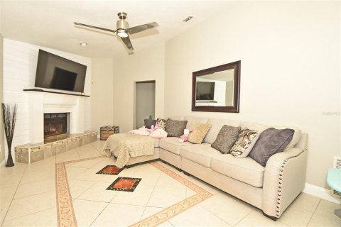 Villa ou maison à vendre à Belle Isle, Floride: 3 chambres, 150.13 m2 № 2296588 - photo 8