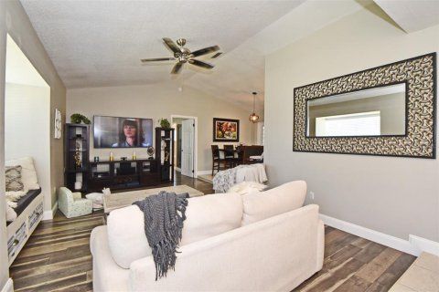 Villa ou maison à vendre à Belle Isle, Floride: 3 chambres, 150.13 m2 № 2296588 - photo 12