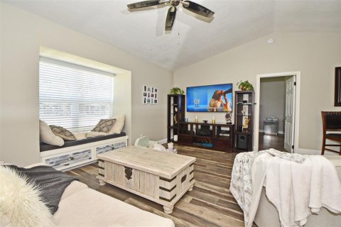 Villa ou maison à vendre à Belle Isle, Floride: 3 chambres, 150.13 m2 № 2296588 - photo 13