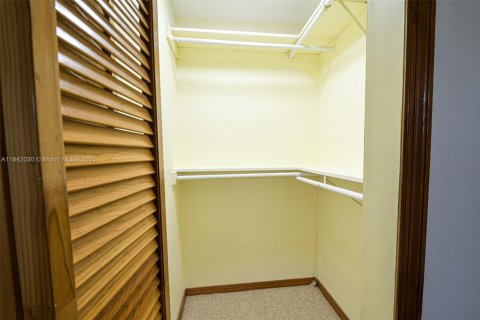 Townhouse in Miami, Florida 3 bedrooms № 1834361 - photo 15