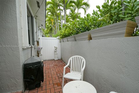 Townhouse in Miami, Florida 3 bedrooms № 1834361 - photo 17