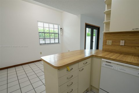 Townhouse in Miami, Florida 3 bedrooms № 1834361 - photo 6