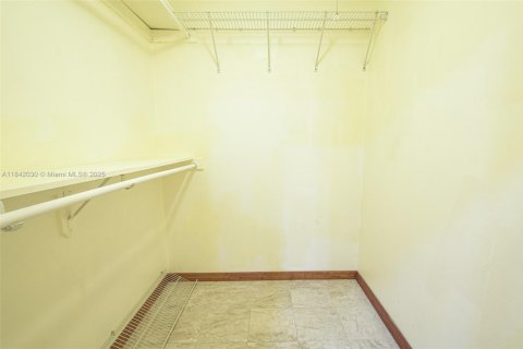 Townhouse in Miami, Florida 3 bedrooms № 1834361 - photo 12