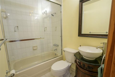 Townhouse in Miami, Florida 3 bedrooms № 1834361 - photo 21