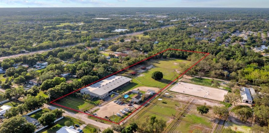 Commercial property in Tampa, Florida 580.64 sq.m. № 1757517