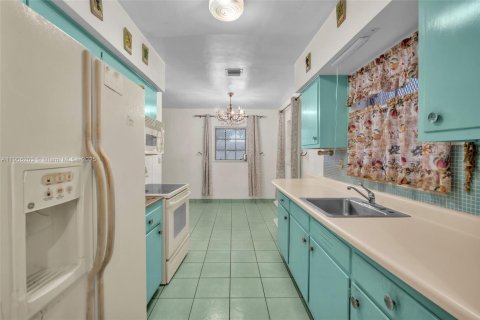Casa en venta en Miami Gardens, Florida, 3 dormitorios, 133.78 m2 № 1966102 - foto 5