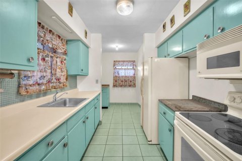 Casa en venta en Miami Gardens, Florida, 3 dormitorios, 133.78 m2 № 1966102 - foto 9