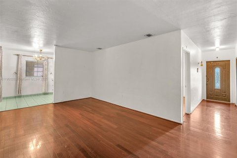 Casa en venta en Miami Gardens, Florida, 3 dormitorios, 133.78 m2 № 1966102 - foto 16