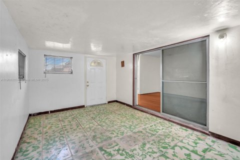 Casa en venta en Miami Gardens, Florida, 3 dormitorios, 133.78 m2 № 1966102 - foto 15
