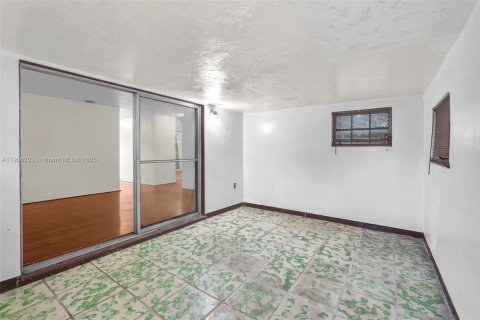 Casa en venta en Miami Gardens, Florida, 3 dormitorios, 133.78 m2 № 1966102 - foto 14