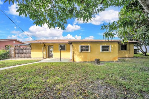 Casa en venta en Miami Gardens, Florida, 3 dormitorios, 133.78 m2 № 1966102 - foto 27