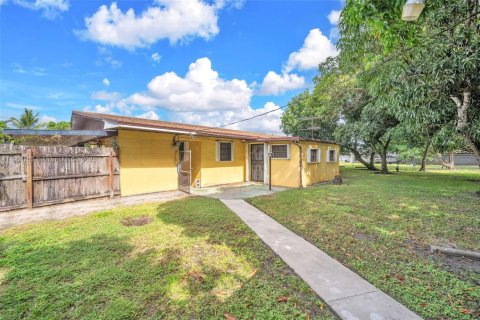 Casa en venta en Miami Gardens, Florida, 3 dormitorios, 133.78 m2 № 1966102 - foto 24