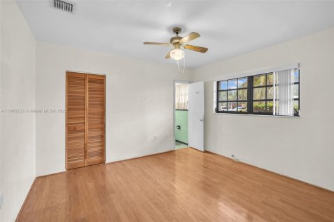 Casa en venta en Miami Gardens, Florida, 3 dormitorios, 133.78 m2 № 1966102 - foto 20