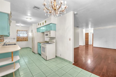 Casa en venta en Miami Gardens, Florida, 3 dormitorios, 133.78 m2 № 1966102 - foto 12