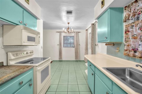 Casa en venta en Miami Gardens, Florida, 3 dormitorios, 133.78 m2 № 1966102 - foto 6