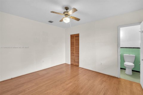 Casa en venta en Miami Gardens, Florida, 3 dormitorios, 133.78 m2 № 1966102 - foto 21