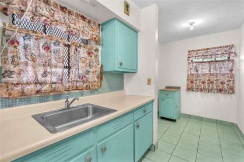 Casa en venta en Miami Gardens, Florida, 3 dormitorios, 133.78 m2 № 1966102 - foto 8