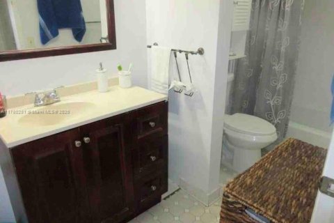 Купить кондоминиум в Майами, Флорида 2 спальни, 70.61м2, № 1708558 - фото 5