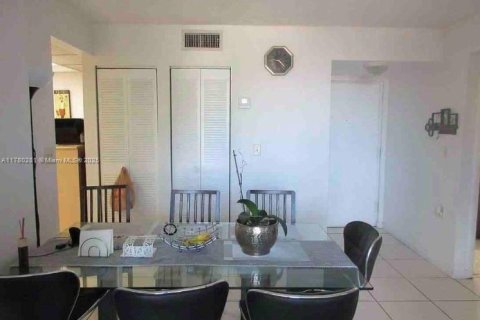 Купить кондоминиум в Майами, Флорида 2 спальни, 70.61м2, № 1708558 - фото 3