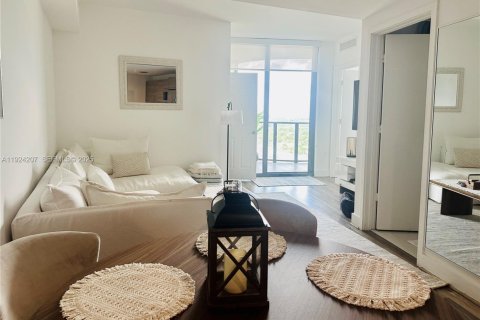 Condo in Miami, Florida, 1 bedroom  № 2076766 - photo 6