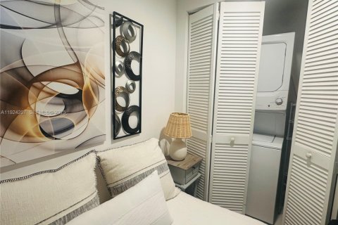 Condo in Miami, Florida, 1 bedroom  № 2076766 - photo 23