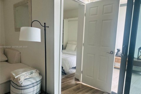 Condo in Miami, Florida, 1 bedroom  № 2076766 - photo 16