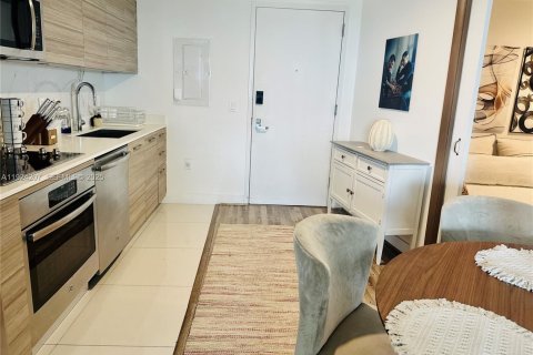 Condo in Miami, Florida, 1 bedroom  № 2076766 - photo 14