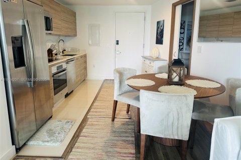 Condo in Miami, Florida, 1 bedroom  № 2076766 - photo 13