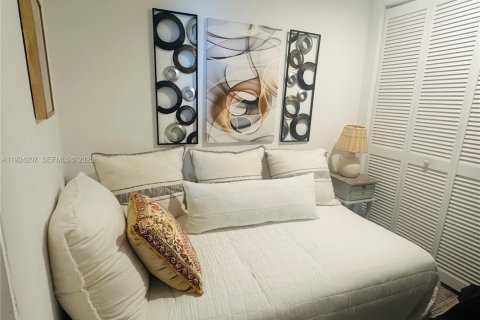 Condo in Miami, Florida, 1 bedroom  № 2076766 - photo 22