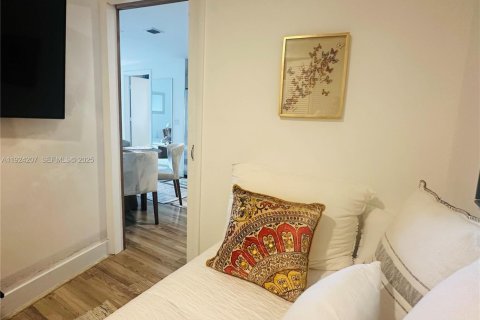 Condo in Miami, Florida, 1 bedroom  № 2076766 - photo 21