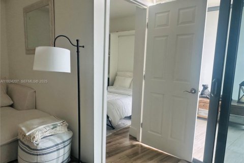 Condo in Miami, Florida, 1 bedroom  № 2076766 - photo 11