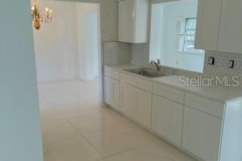 House in Tamarac, Florida 2 bedrooms, 151.34 sq.m. № 2258711 - photo 6
