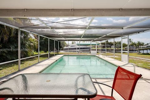 House in Fort Myers, Florida 3 bedrooms, 171.87 sq.m. № 2320272 - photo 4