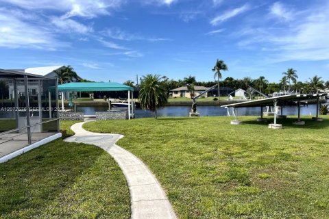 House in Fort Myers, Florida 3 bedrooms, 171.87 sq.m. № 2320272 - photo 28