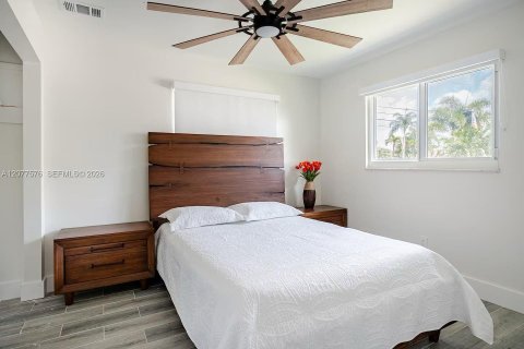 House in Fort Myers, Florida 3 bedrooms, 171.87 sq.m. № 2320272 - photo 7