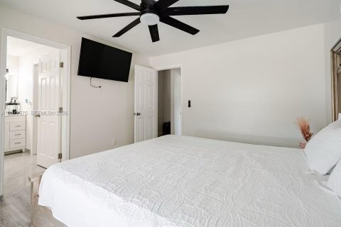 House in Fort Myers, Florida 3 bedrooms, 171.87 sq.m. № 2320272 - photo 26