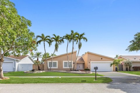 House in Miami, Florida 4 bedrooms, 196.21 sq.m. № 1991267 - photo 24