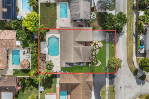 House in Miami, Florida 4 bedrooms, 196.21 sq.m. № 1991267 - photo 25